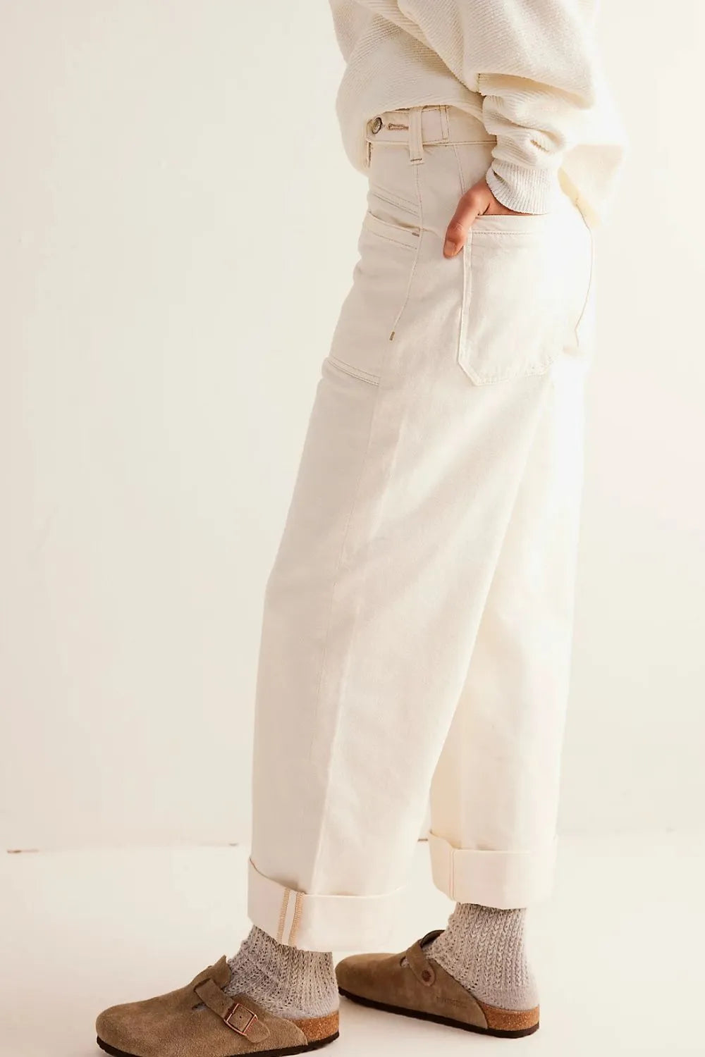 Jeans wide leg con bolsillos