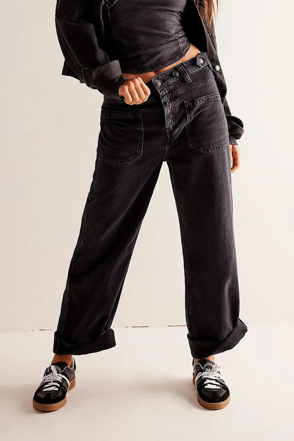 Jeans wide leg con bolsillos