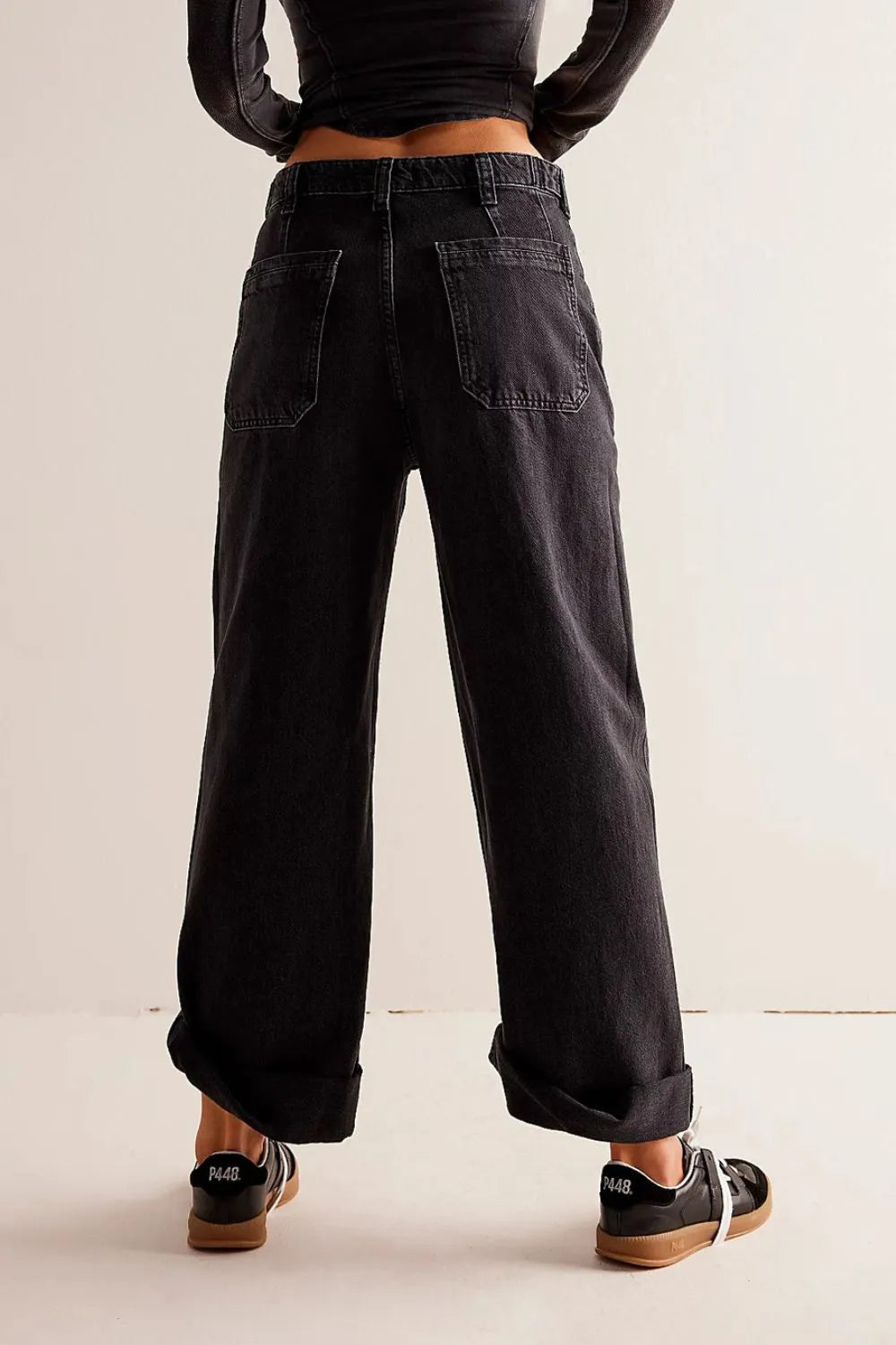 Jeans wide leg con bolsillos
