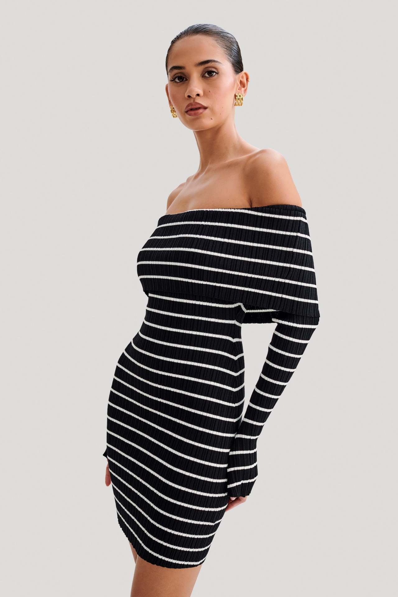 Vestido mini off-shoulder