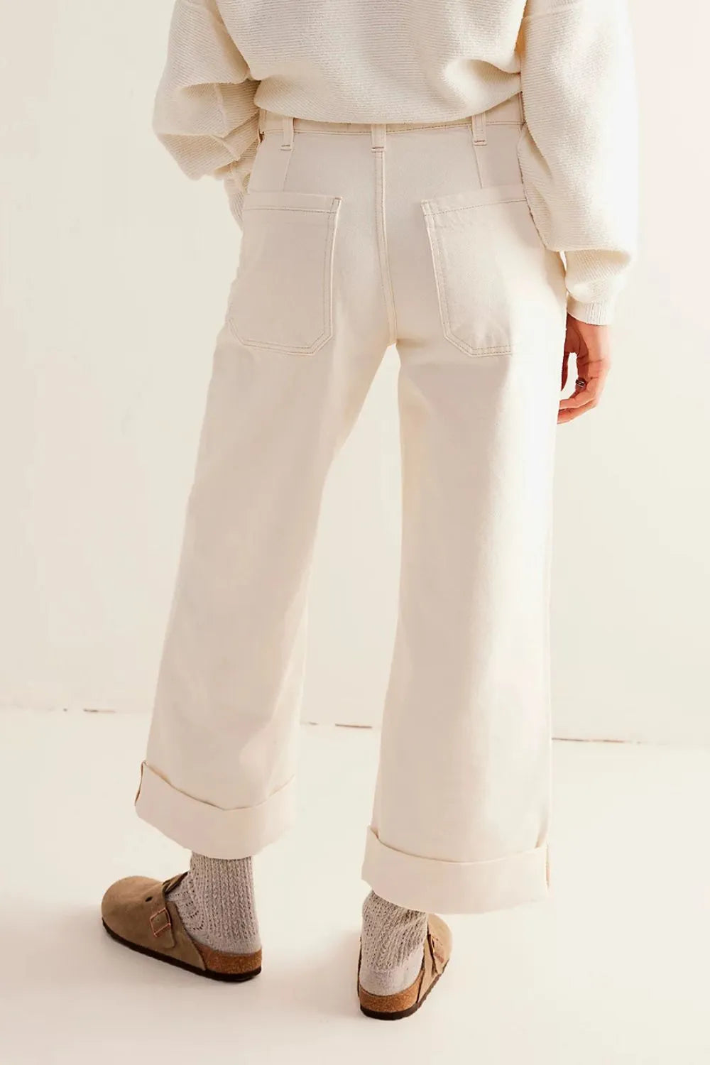 Jeans wide leg con bolsillos