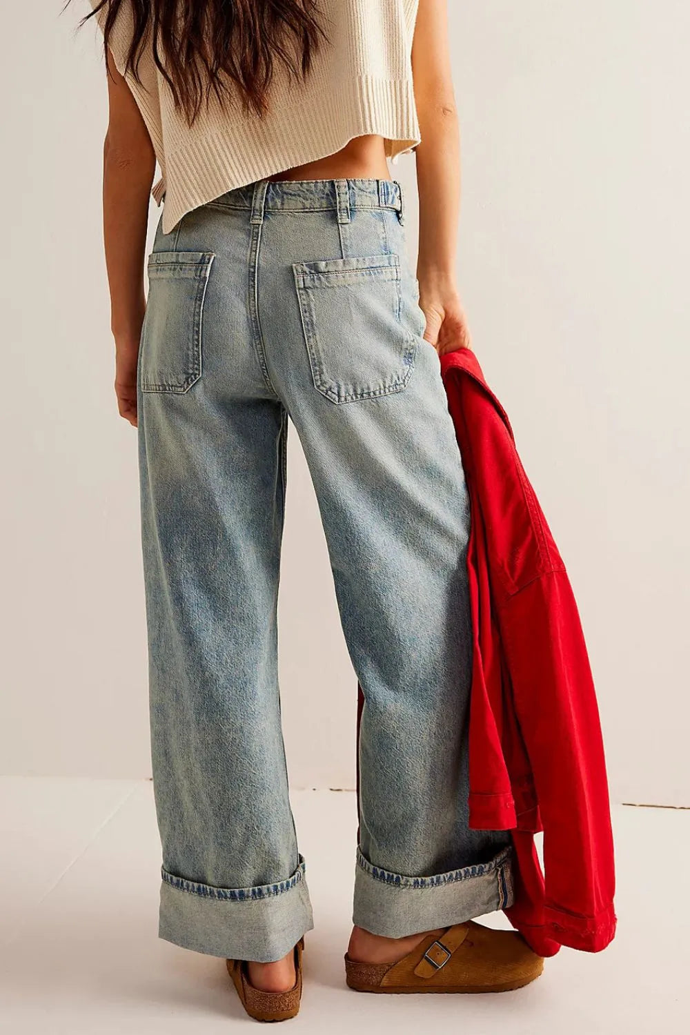Jeans wide leg con bolsillos