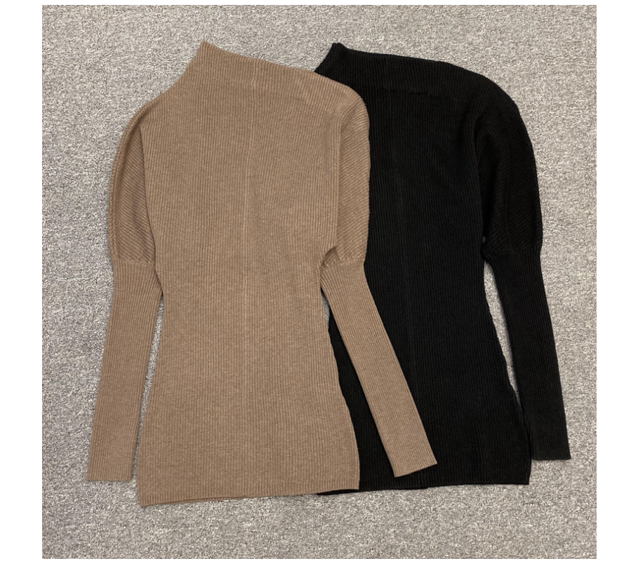 Suéter cuello diagonal