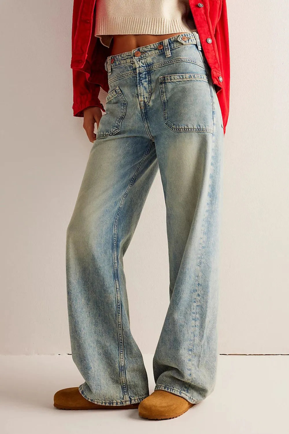 Jeans wide leg con bolsillos