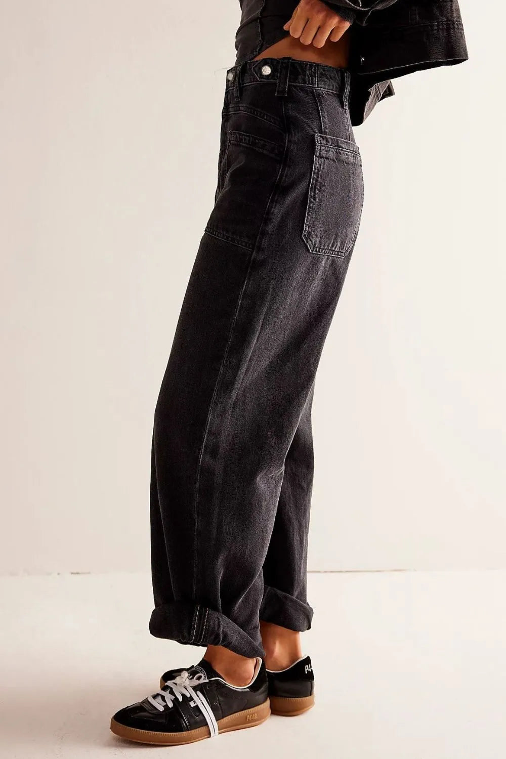 Jeans wide leg con bolsillos