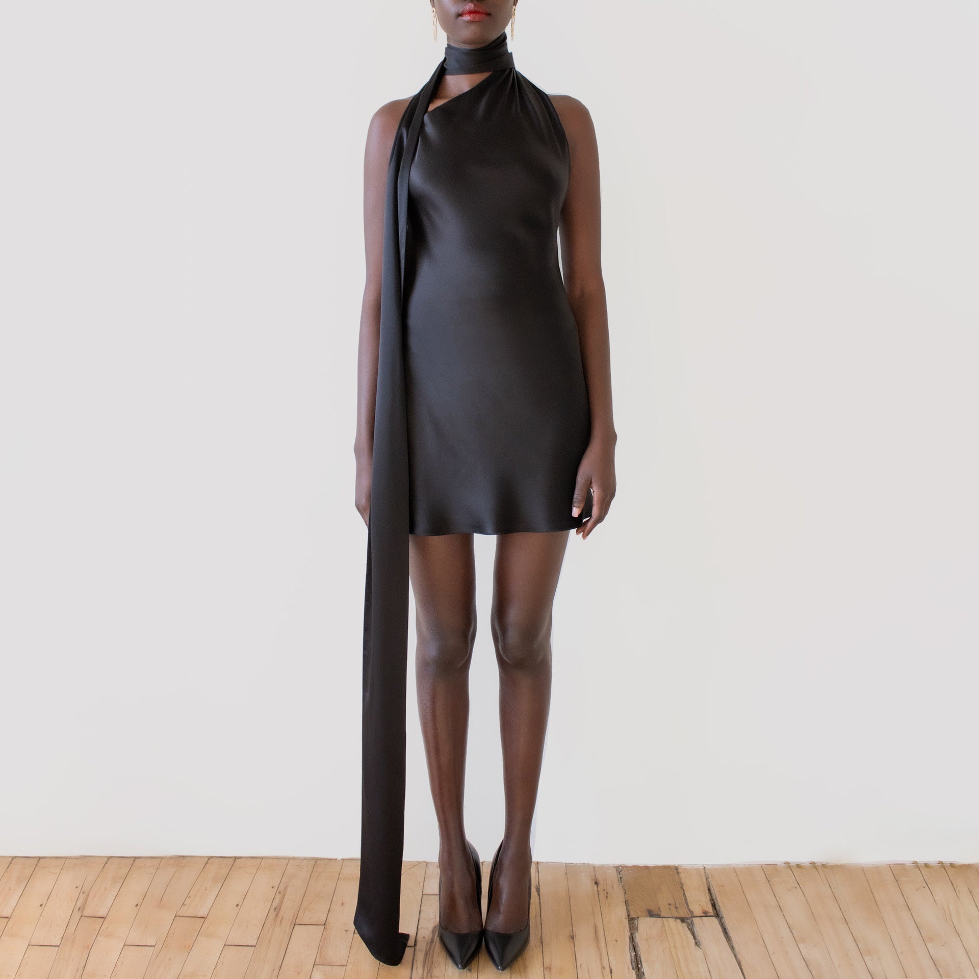 Vestido corto satén