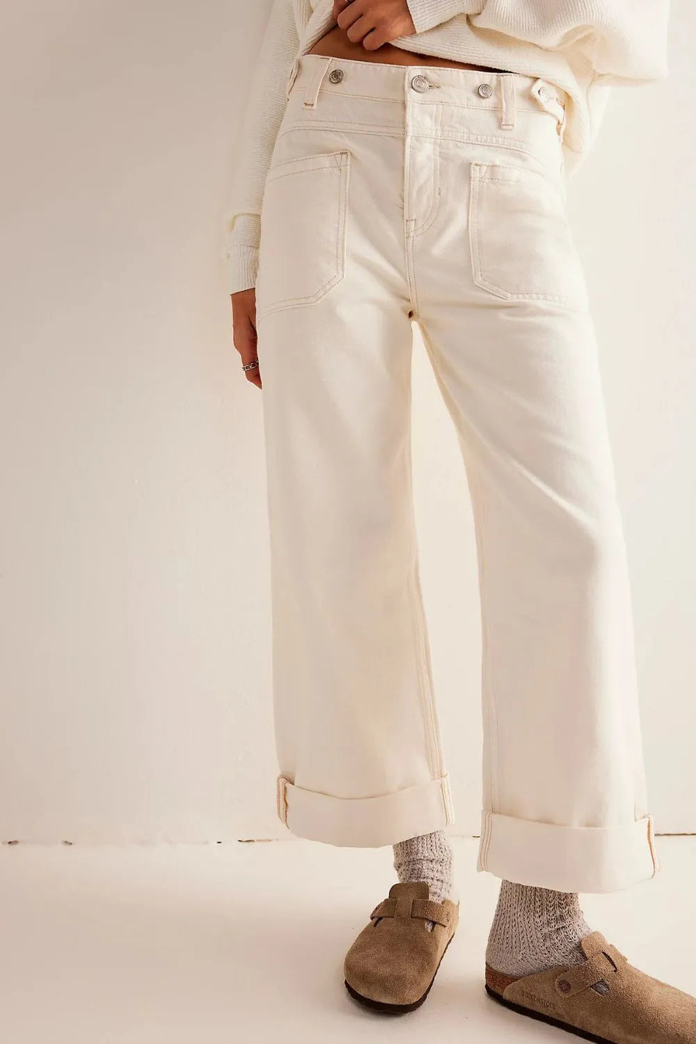 Jeans wide leg con bolsillos