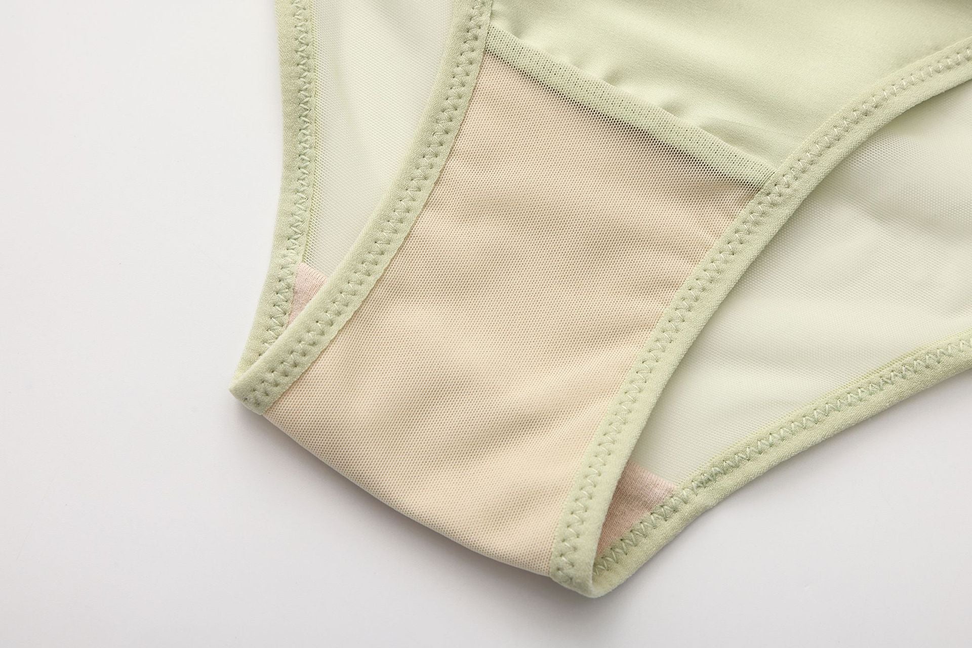 Braguitas triangulo transparencia