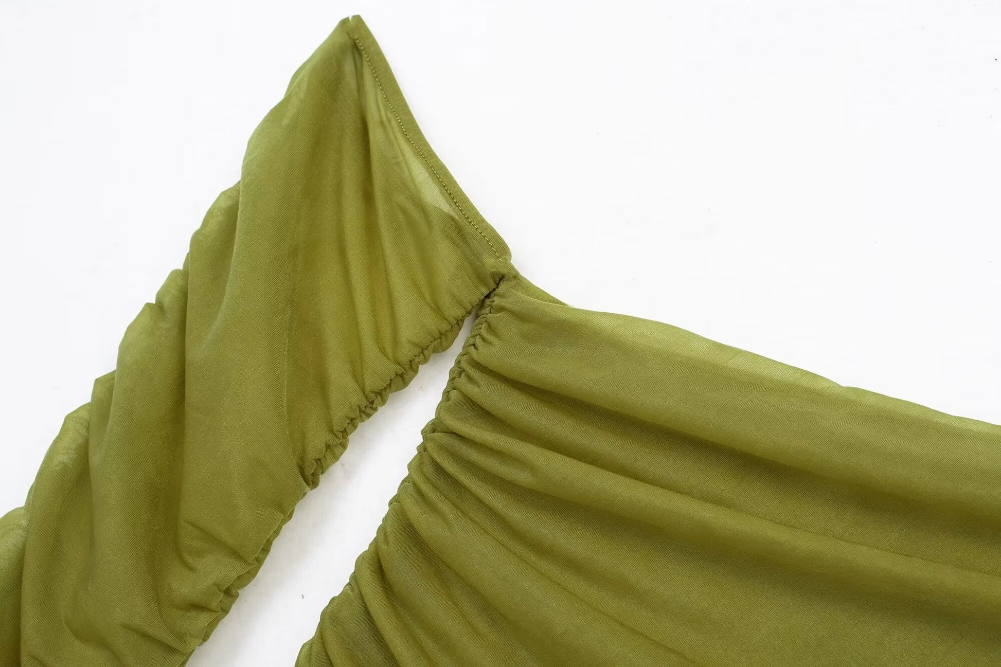 Vestido hombro asimétrico