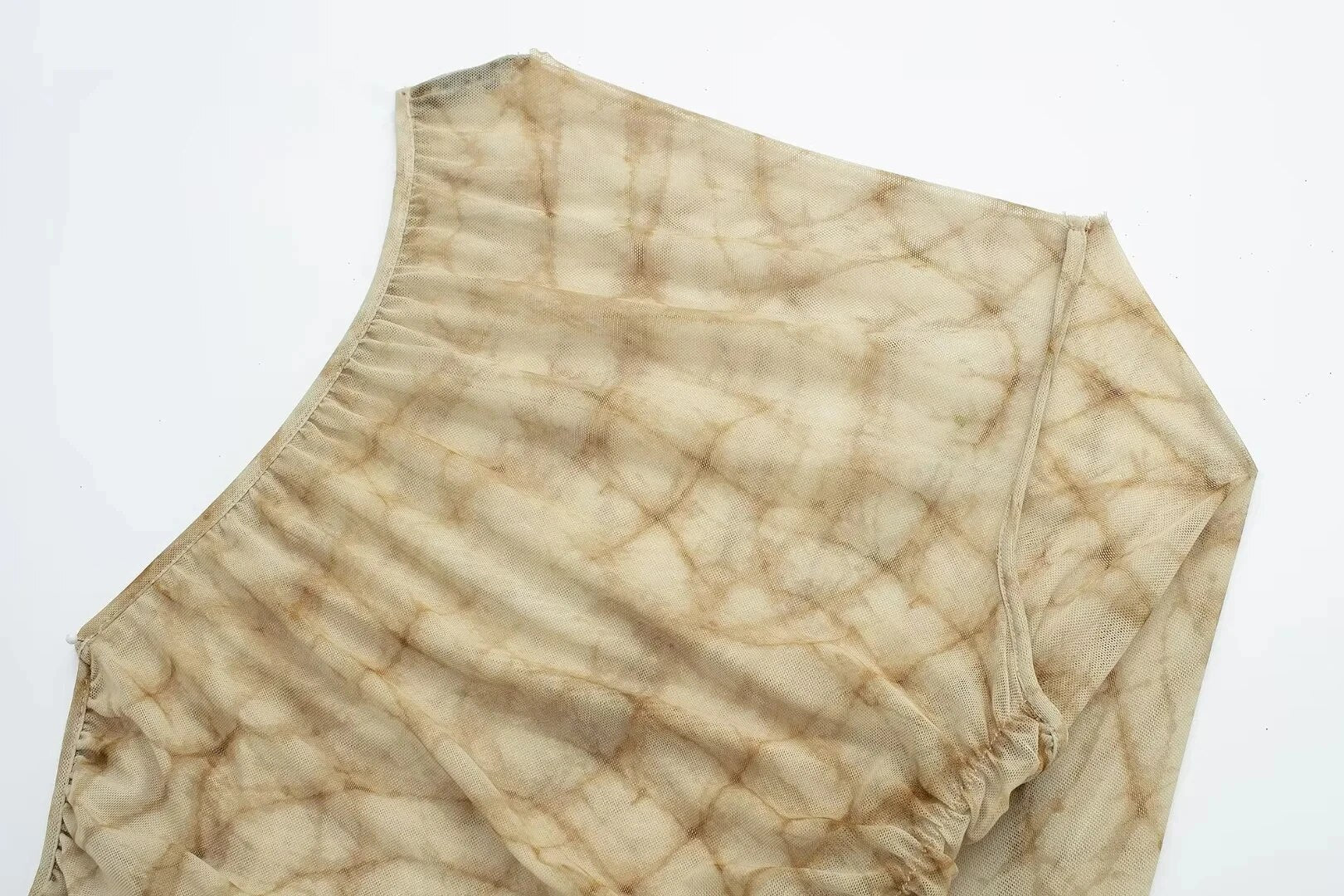 Camiseta manga asimétrica