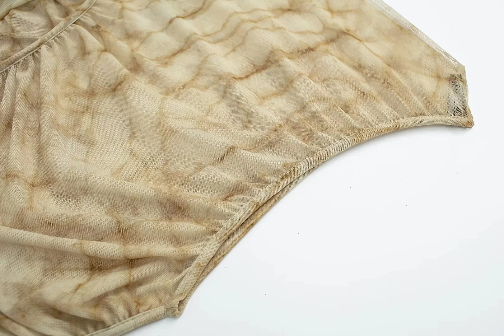 Camiseta manga asimétrica