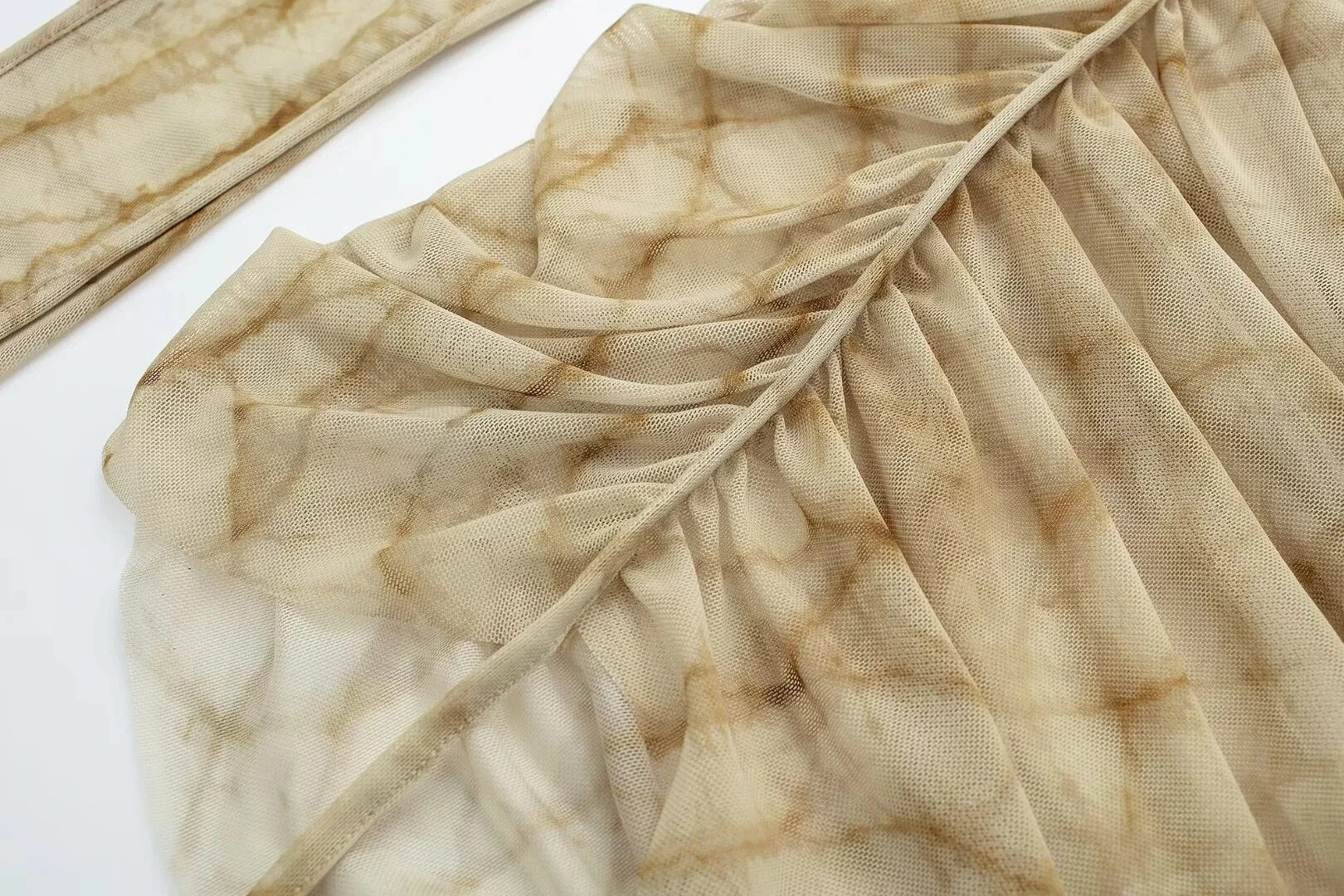 Camiseta manga asimétrica